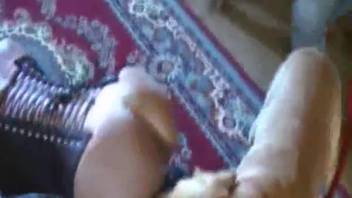 Mature mom with a wet pussy being banged by a horny mutt