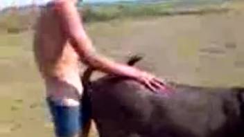 Bare guy harshly bangs a heifer in a filthy open-air encounter